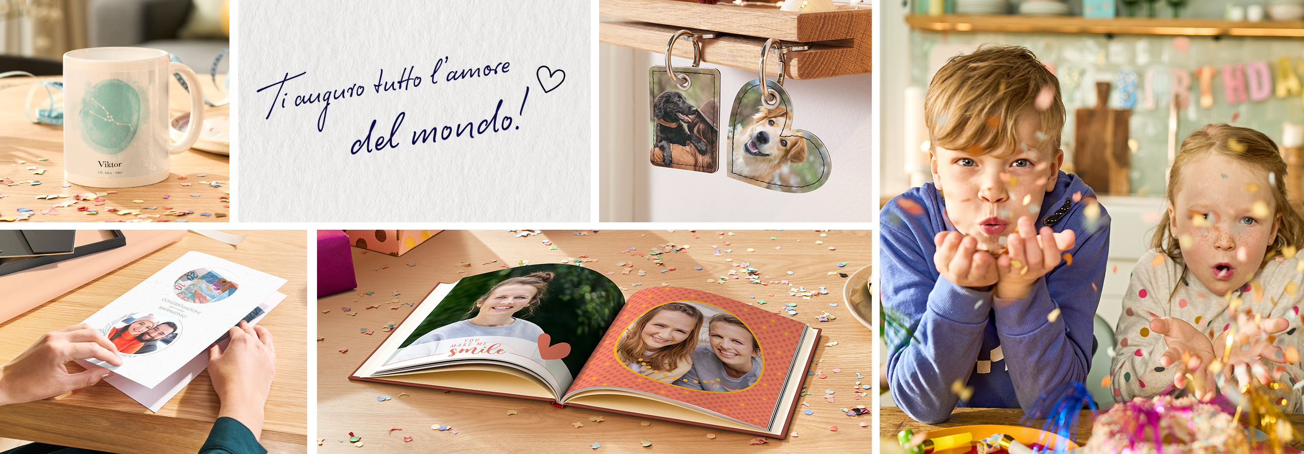 Amici osservano regali creativi e souvenir, tra cui libro fotografico CEWE e biglietti CEWE