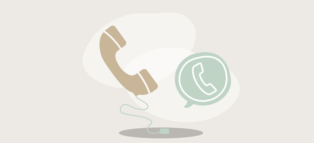 Illustrazione di un telefono classico e moderno connessi tra loro