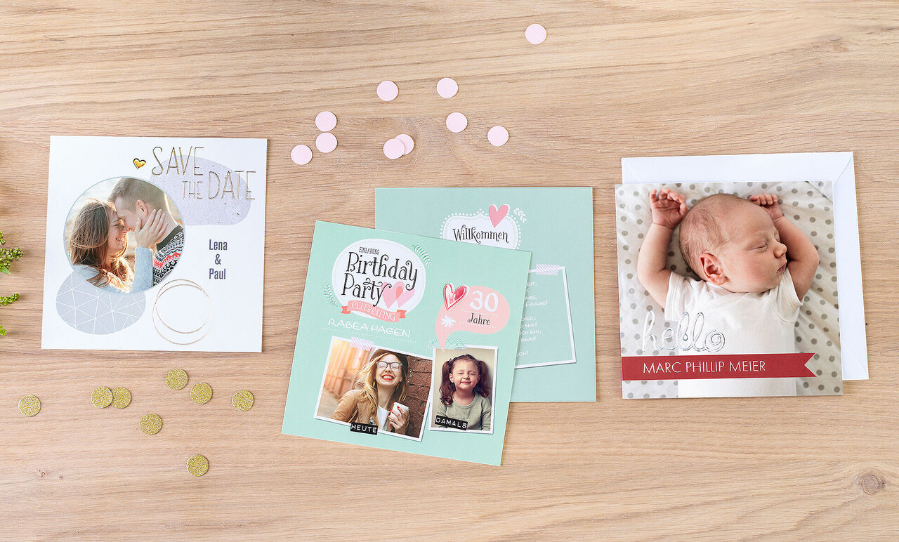 Tre biglietti decorati con amore per occasioni speciali, uno con foto di un neonato.