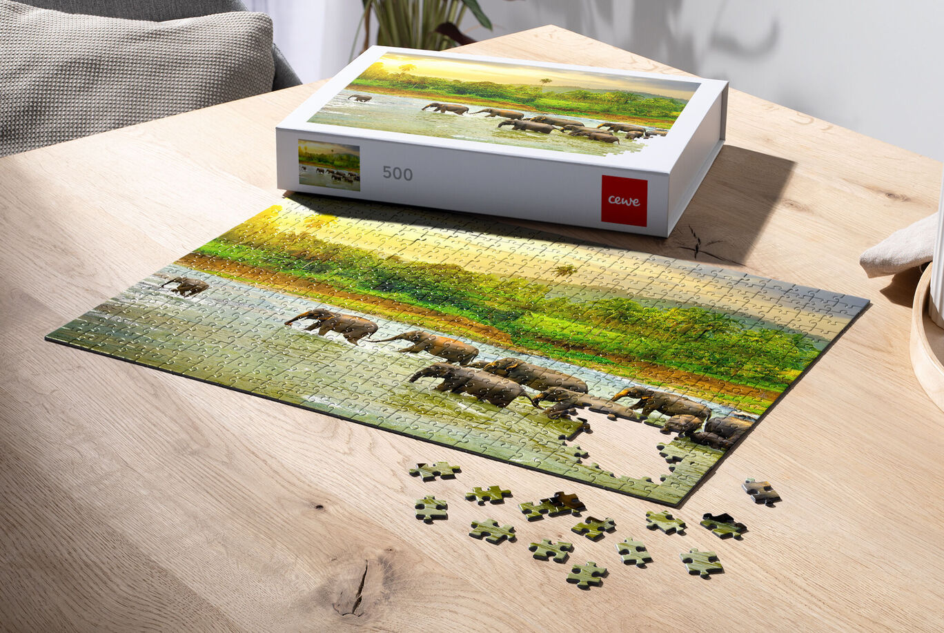 Puzzle colorato con elefanti sul tavolo