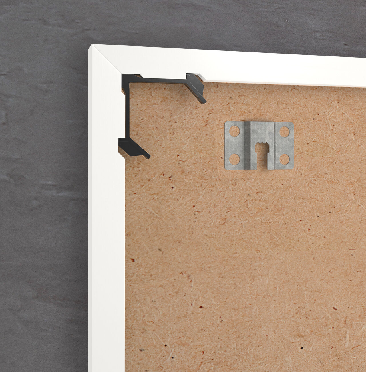 Retro di una cornice bianca appesa al muro